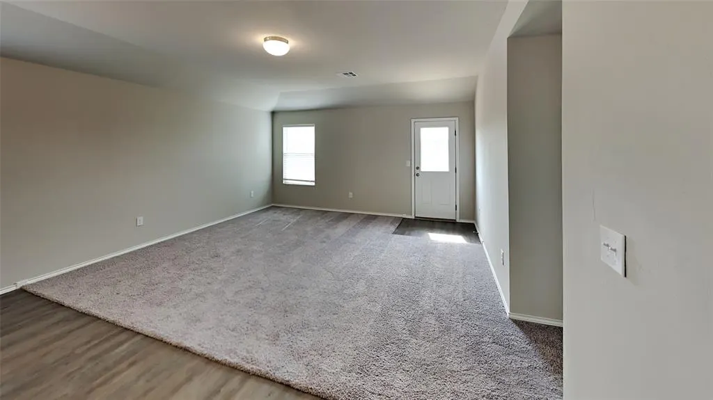 Photo 3 — 9905 Rattlesnake Lane, Yukon, OK 73099