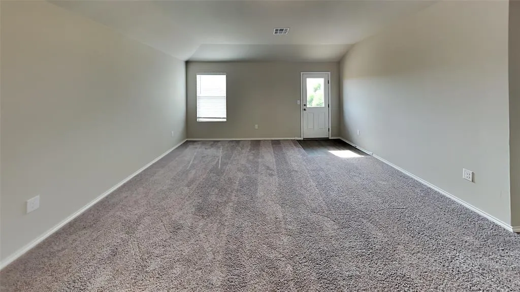 Photo 4 — 9905 Rattlesnake Lane, Yukon, OK 73099