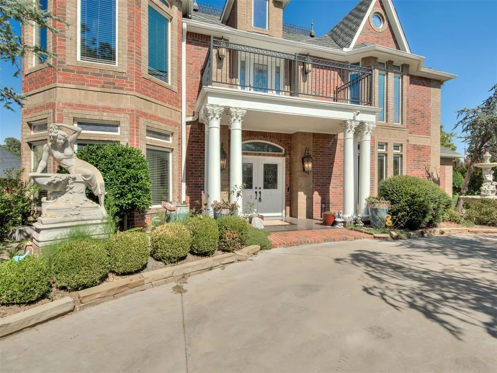 Photo 2 — 2316 E Overholser Court, Oklahoma City, OK 73127