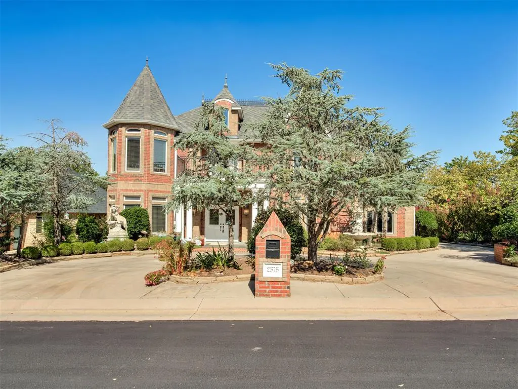 Photo 3 — 2316 E Overholser Court, Oklahoma City, OK 73127