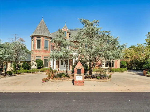 Photo 3 — 2316 E Overholser Court, Oklahoma City, OK 73127