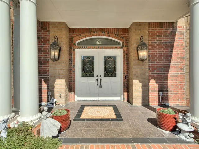 Photo 4 — 2316 E Overholser Court, Oklahoma City, OK 73127