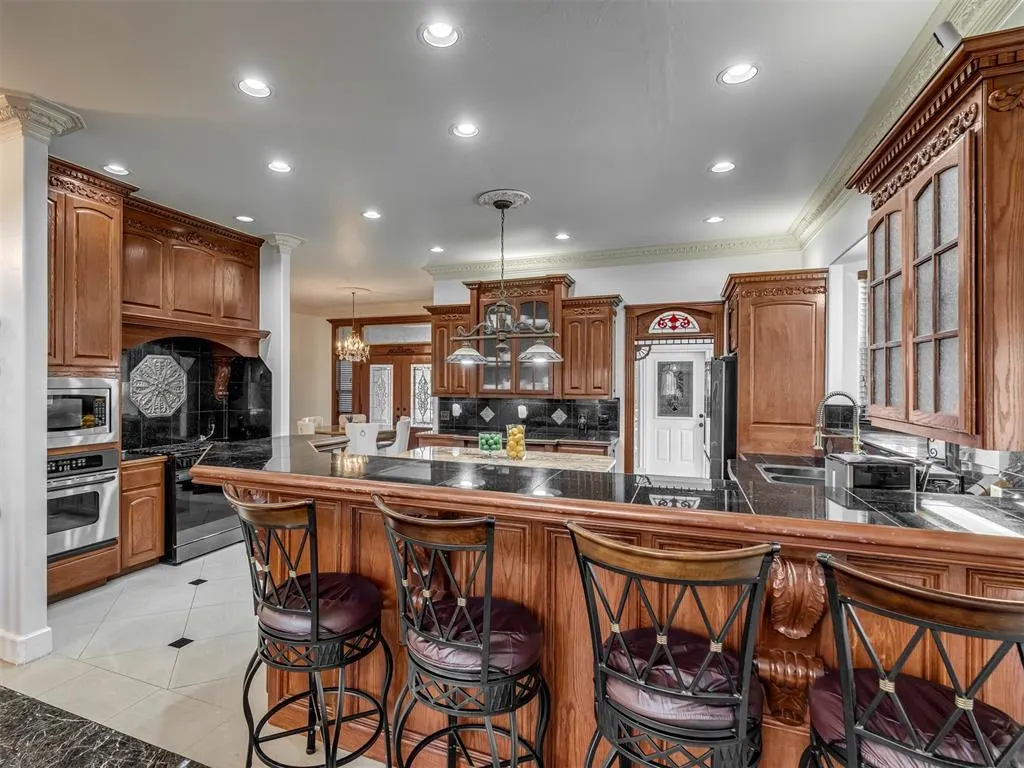 Photo 8 — 2316 E Overholser Court, Oklahoma City, OK 73127