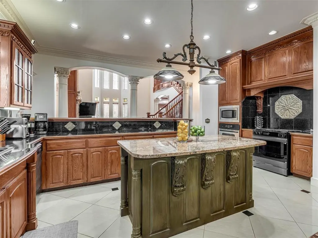 Photo 9 — 2316 E Overholser Court, Oklahoma City, OK 73127