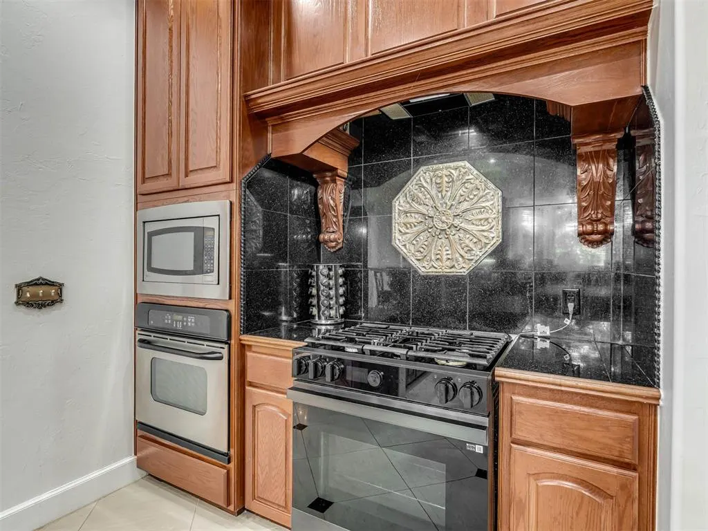Photo 10 — 2316 E Overholser Court, Oklahoma City, OK 73127