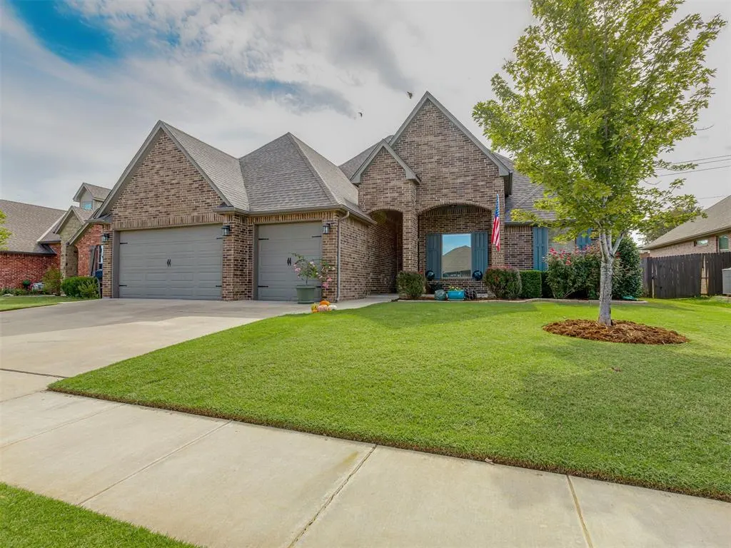 Photo 2 — 4712 NW 151st Terrace, Edmond, OK 73013