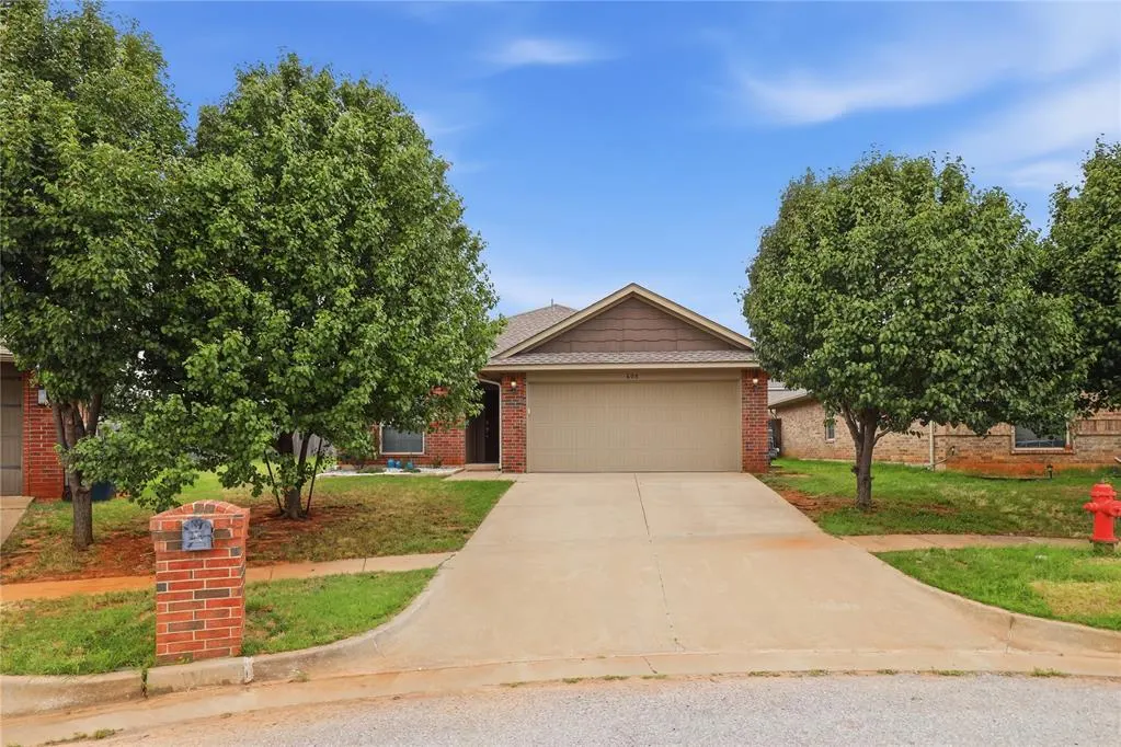 Front exterior — 605 Inverleith Circle, Yukon, OK 73099
