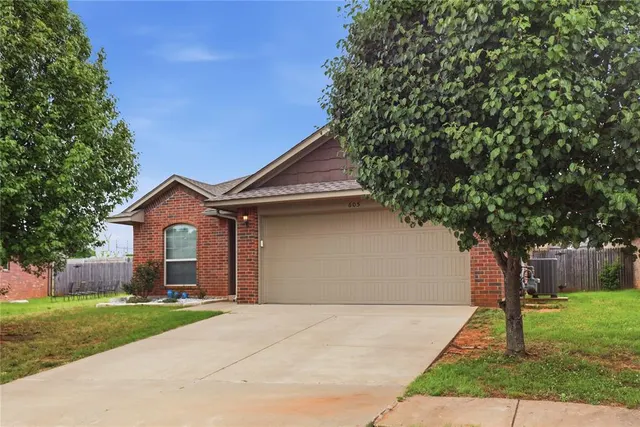 Photo 2 — 605 Inverleith Circle, Yukon, OK 73099