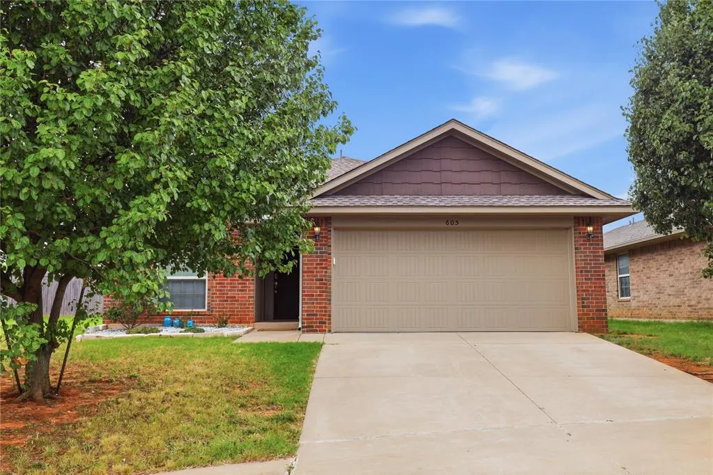 Photo 3 — 605 Inverleith Circle, Yukon, OK 73099