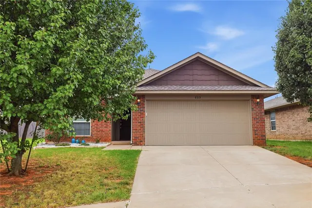 Photo 3 — 605 Inverleith Circle, Yukon, OK 73099