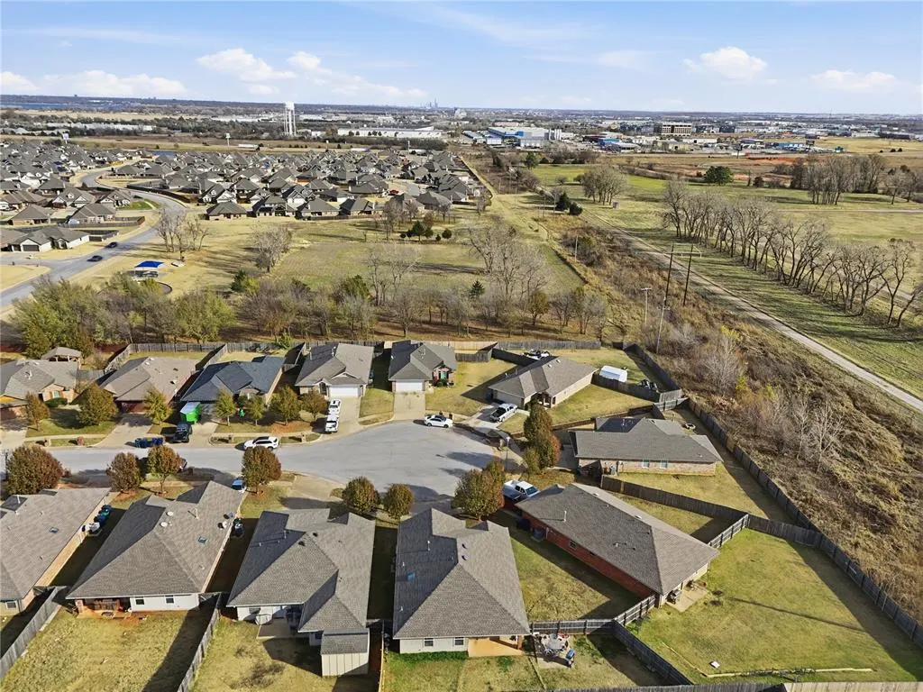 Photo 34 — 605 Inverleith Circle, Yukon, OK 73099