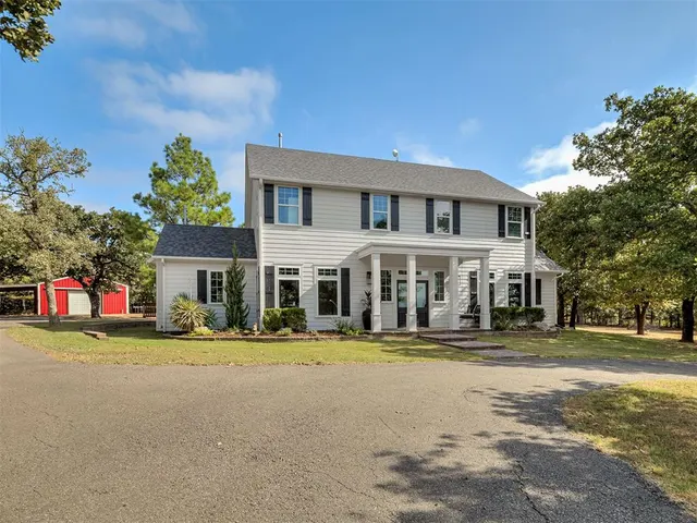 Photo 2 — 7725 Sandy Lane, Edmond, OK 73034