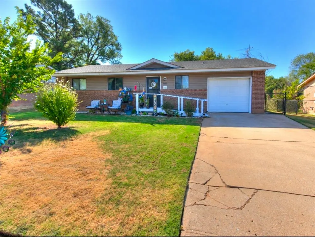 Front exterior — 604 Meadowlake Drive, Noble, OK 73068