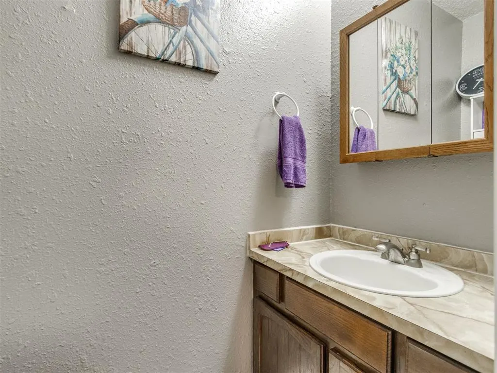 Photo 14 — 604 Meadowlake Drive, Noble, OK 73068