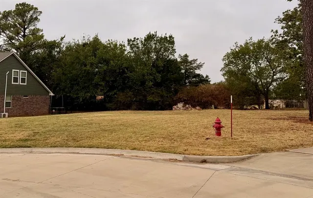 Photo 2 — 1812 Larkin Lane, Shawnee, OK 74804