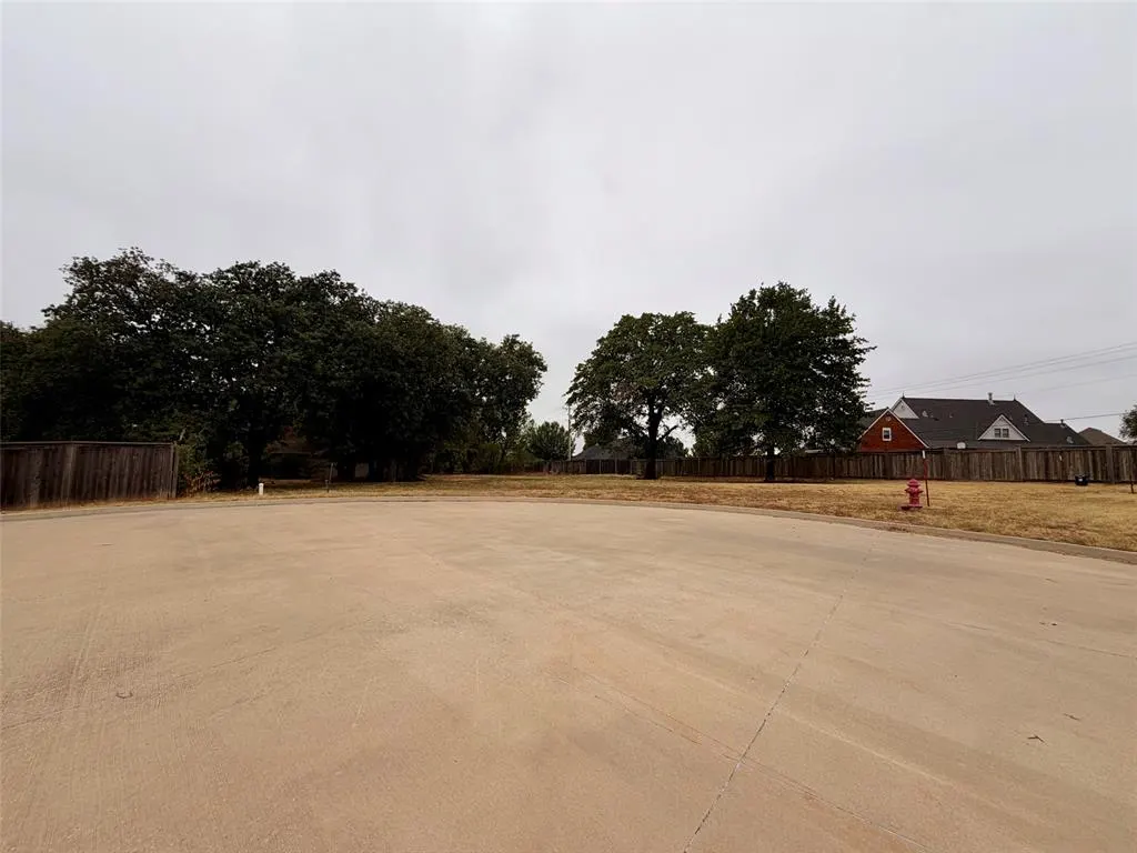 Photo 2 — 1928 Carleton Lane, Shawnee, OK 74804