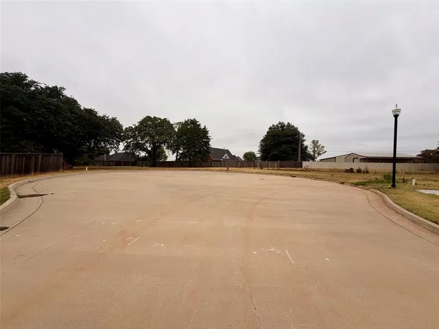 Photo 3 — 1928 Carleton Lane, Shawnee, OK 74804