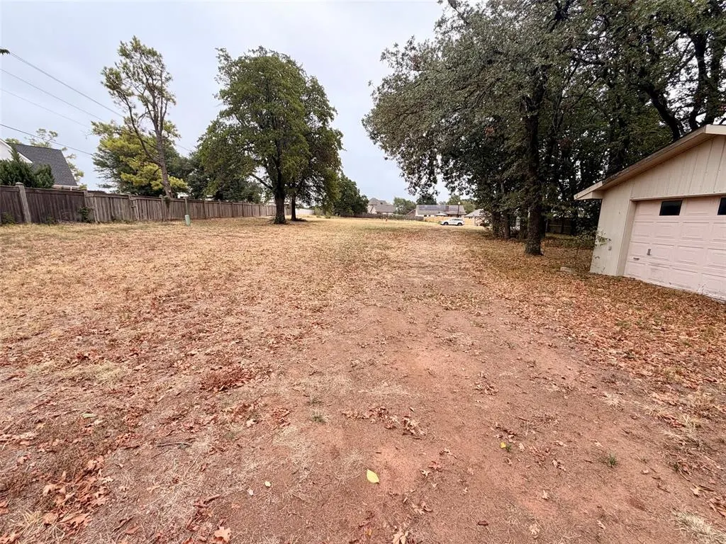 Photo 5 — 1928 Carleton Lane, Shawnee, OK 74804