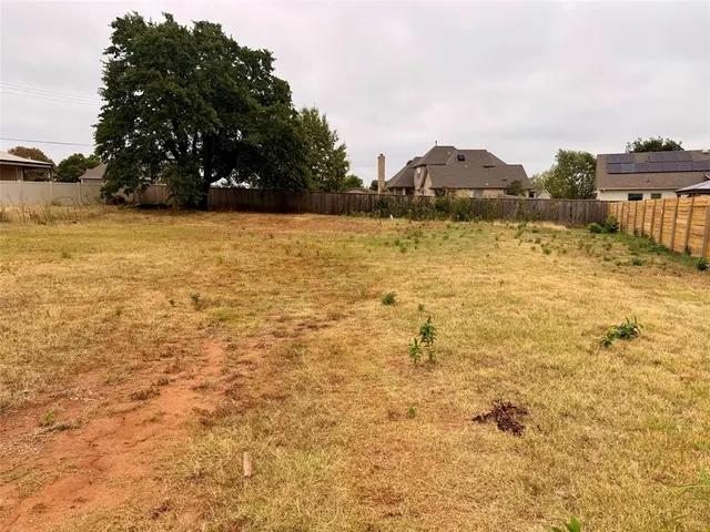 Photo 4 — 1929 Carleton Lane, Shawnee, OK 74804