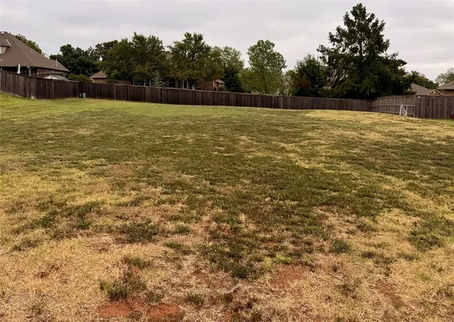 Photo 2 — 1917 Carleton Lane, Shawnee, OK 74804