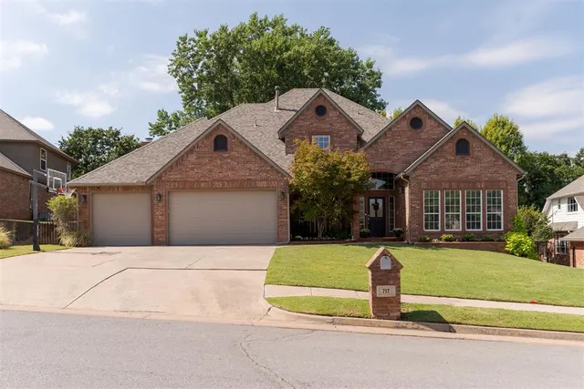 Photo 2 — 717 Fox Tail Drive, Edmond, OK 73034