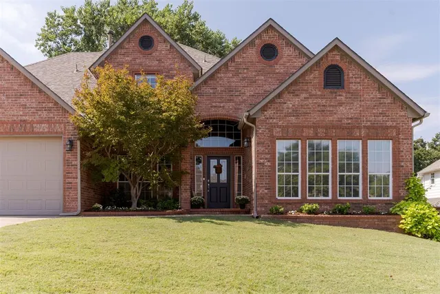 Photo 3 — 717 Fox Tail Drive, Edmond, OK 73034