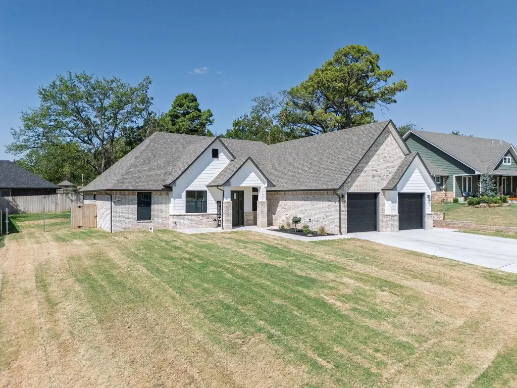Front exterior — 1804 Larkin Lane, Shawnee, OK 74804