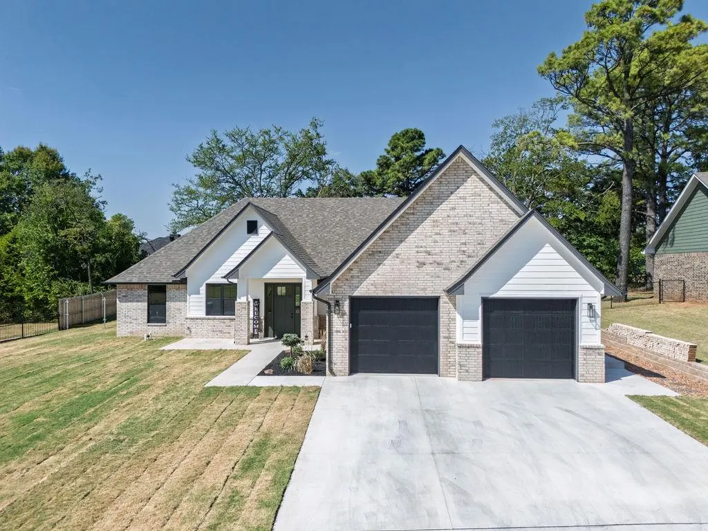 Photo 2 — 1804 Larkin Lane, Shawnee, OK 74804