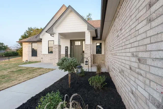 Photo 3 — 1804 Larkin Lane, Shawnee, OK 74804