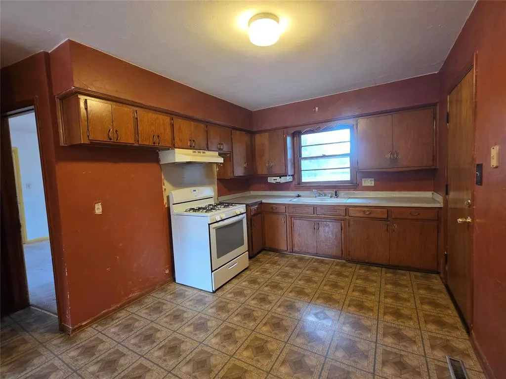 Photo 8 — 212 Bluebird Drive, Midwest City, OK 73110