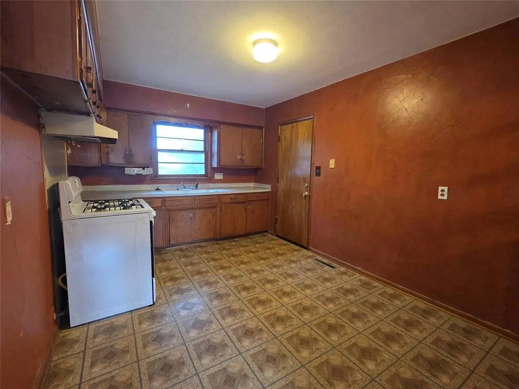 Photo 9 — 212 Bluebird Drive, Midwest City, OK 73110