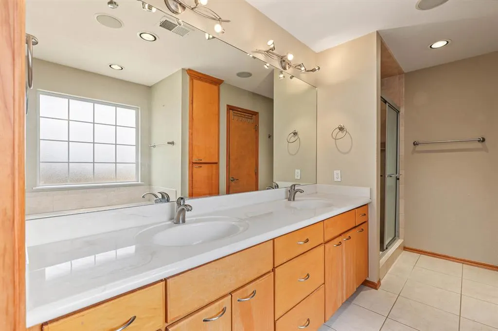 Photo 9 — 906 Renita Street, Moore, OK 73160