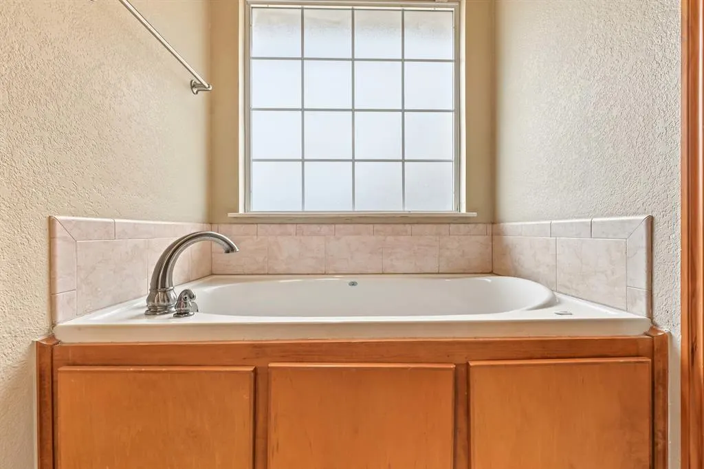 Photo 10 — 906 Renita Street, Moore, OK 73160