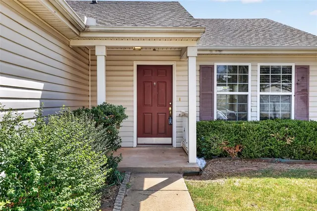 Photo 2 — 1804 NW 145th Street, Edmond, OK 73013