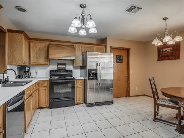 Photo 7 — 1713 N Shawnee Trail, Choctaw, OK 73020