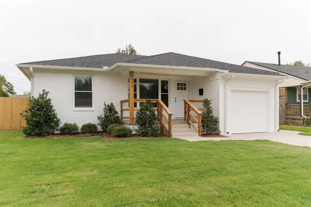 Photo 2 — 2000 Andover Court, The Village, OK 73120