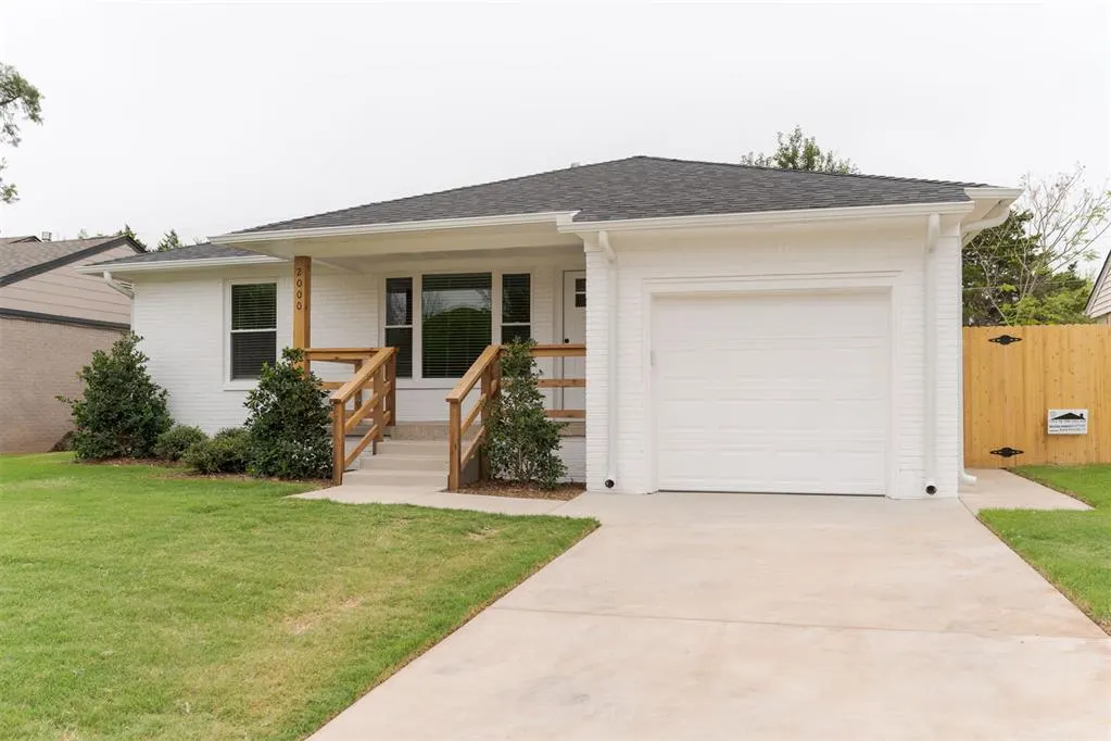 Photo 3 — 2000 Andover Court, The Village, OK 73120