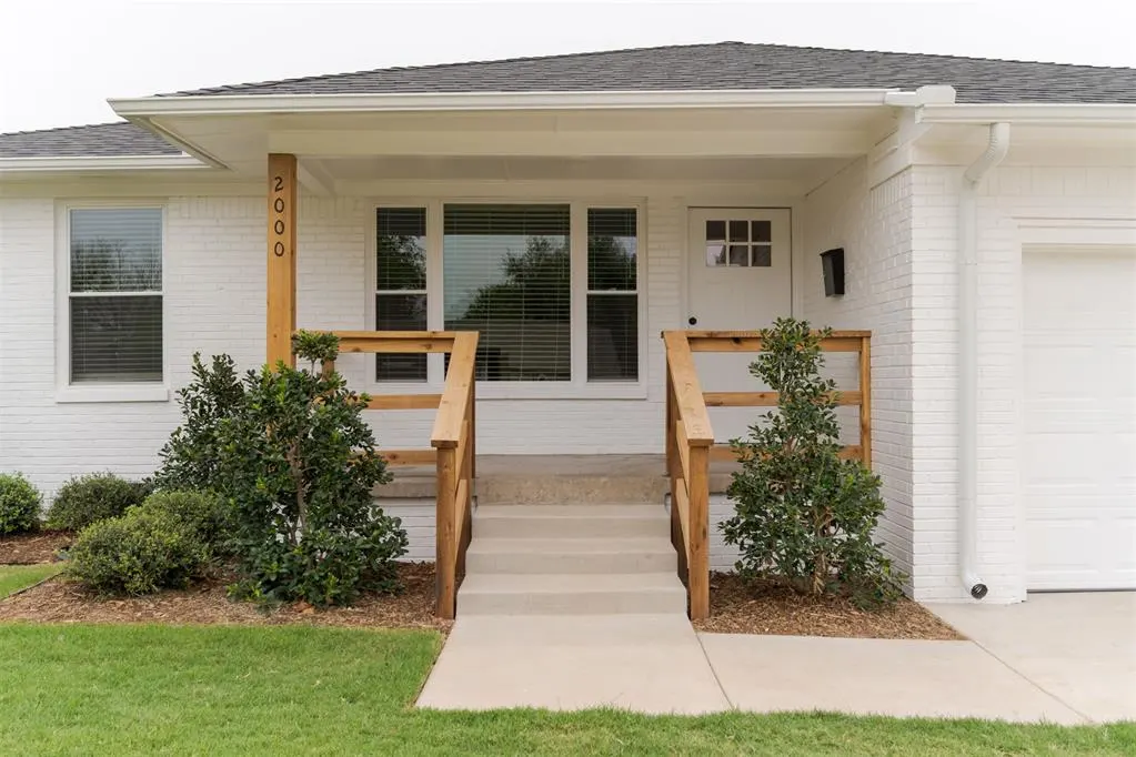 Photo 4 — 2000 Andover Court, The Village, OK 73120