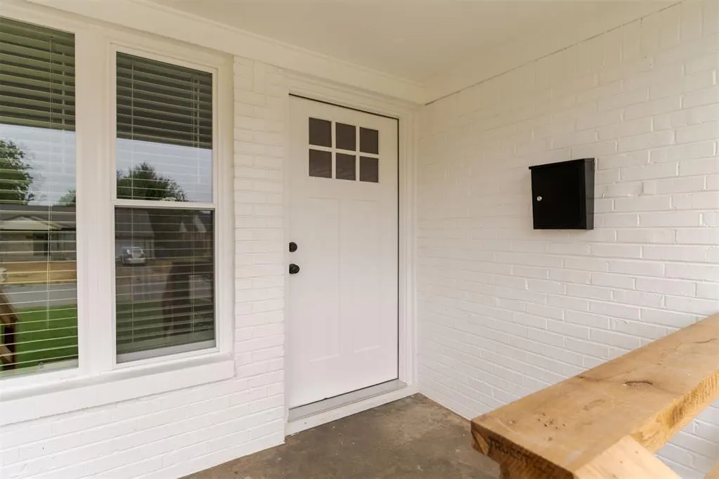 Photo 5 — 2000 Andover Court, The Village, OK 73120