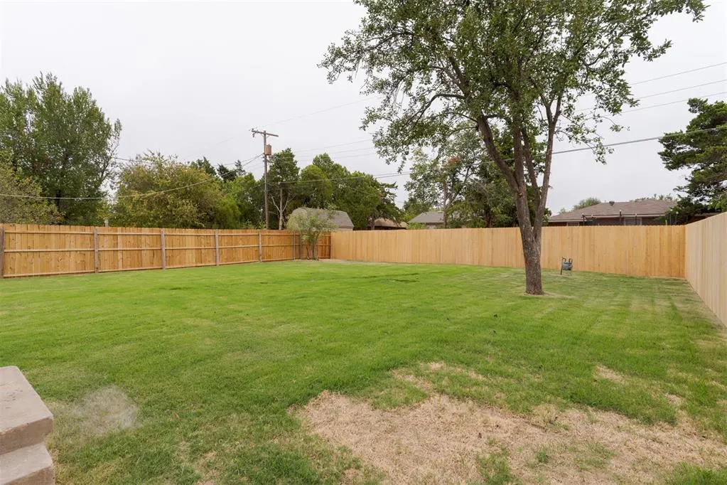 Photo 6 — 2000 Andover Court, The Village, OK 73120
