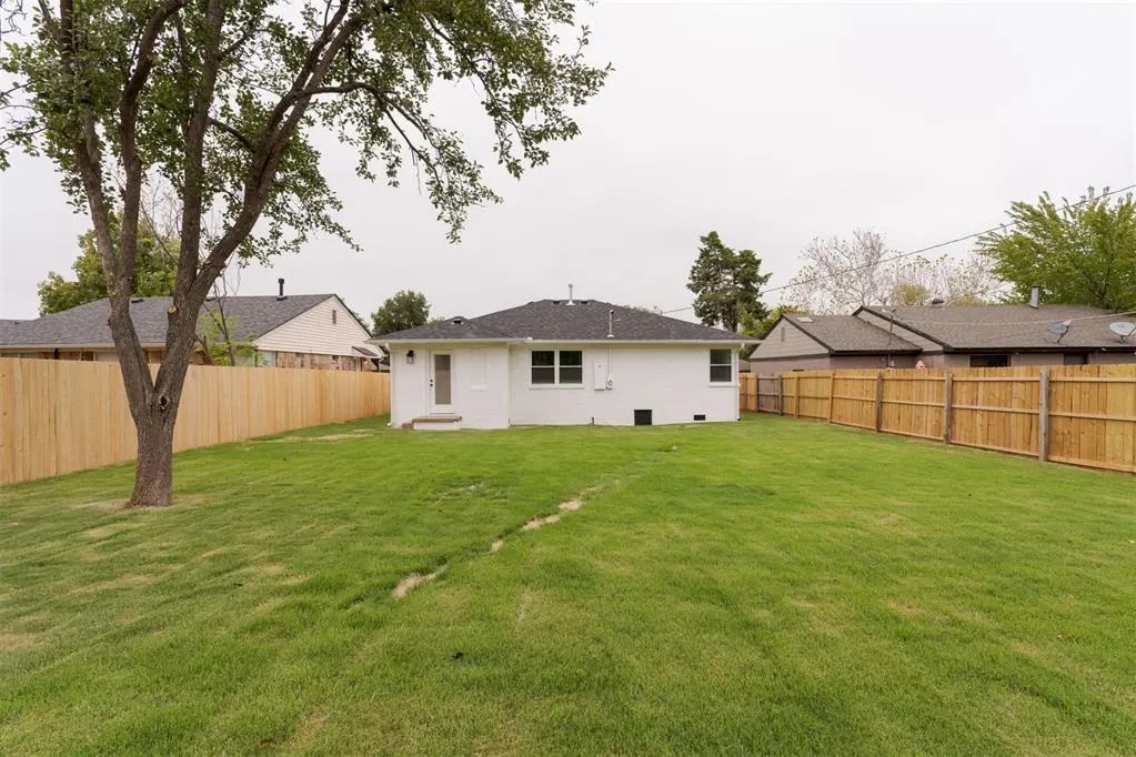 Photo 7 — 2000 Andover Court, The Village, OK 73120