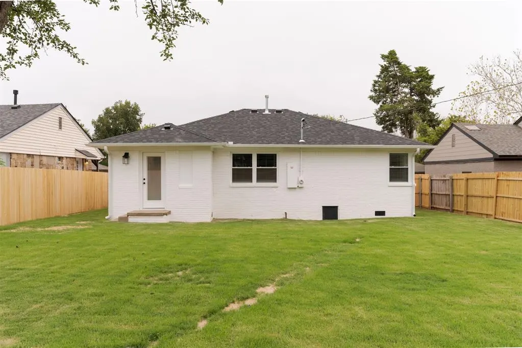 Photo 8 — 2000 Andover Court, The Village, OK 73120