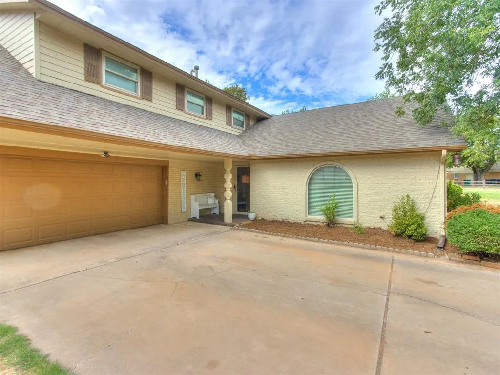 Photo 2 — 11805 N Woodbridge Road, Oklahoma City, OK 73162