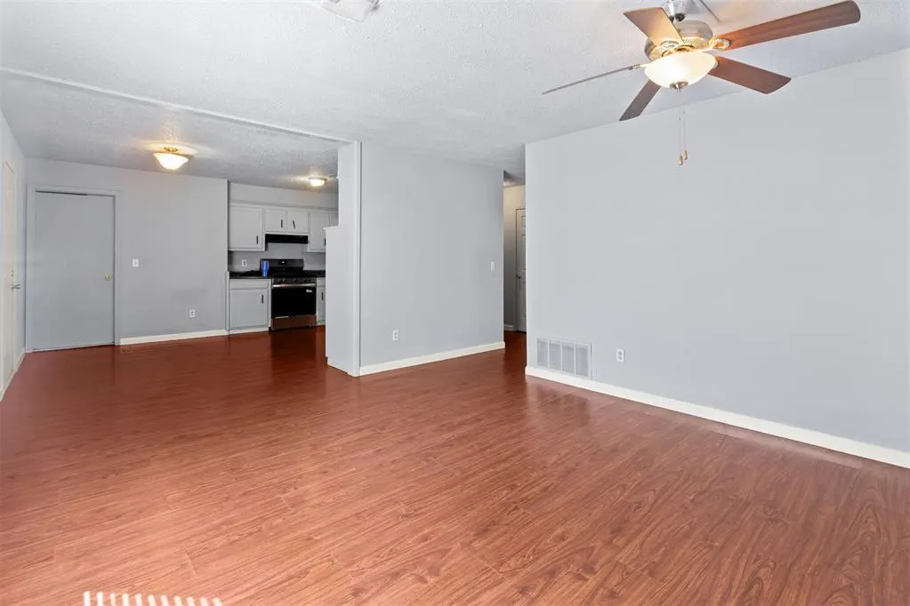 Photo 11 — 410 Jarman Drive, McLoud, OK 74851