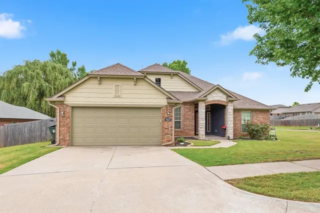 Photo 3 — 1400 Biltmore Court, Norman, OK 73071