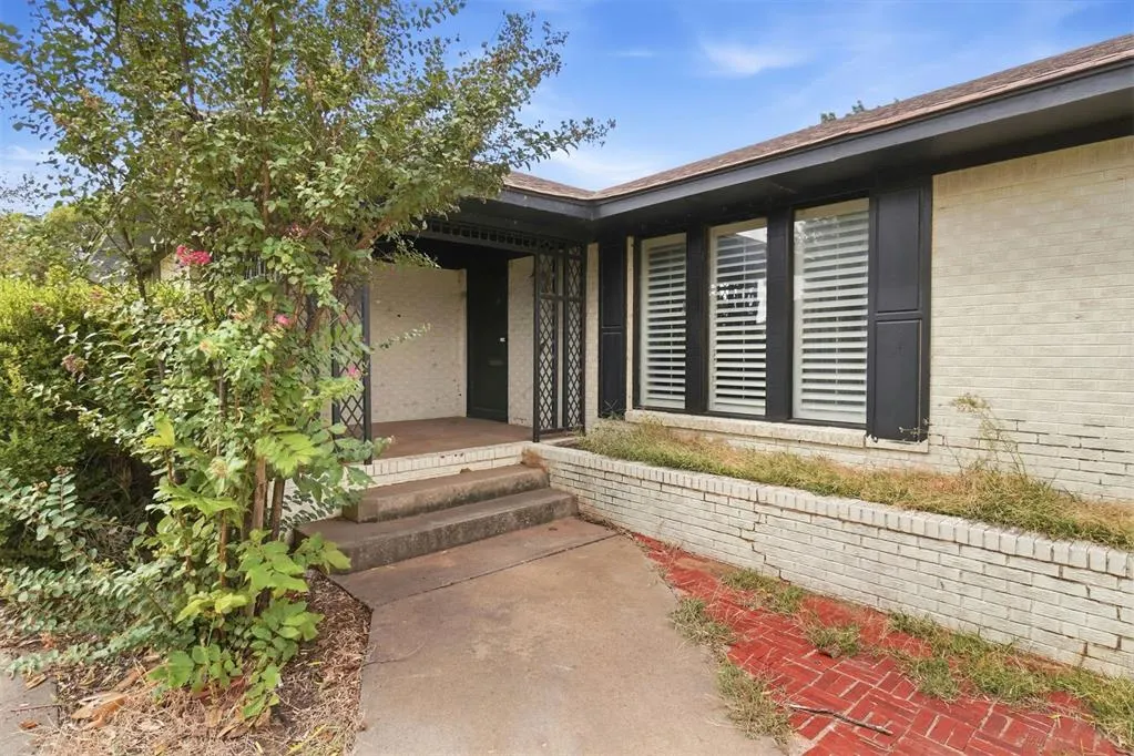 Photo 3 — 525 Lakeside Drive, Altus, OK 73521