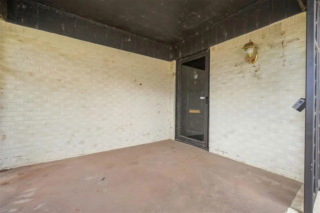 Photo 4 — 525 Lakeside Drive, Altus, OK 73521