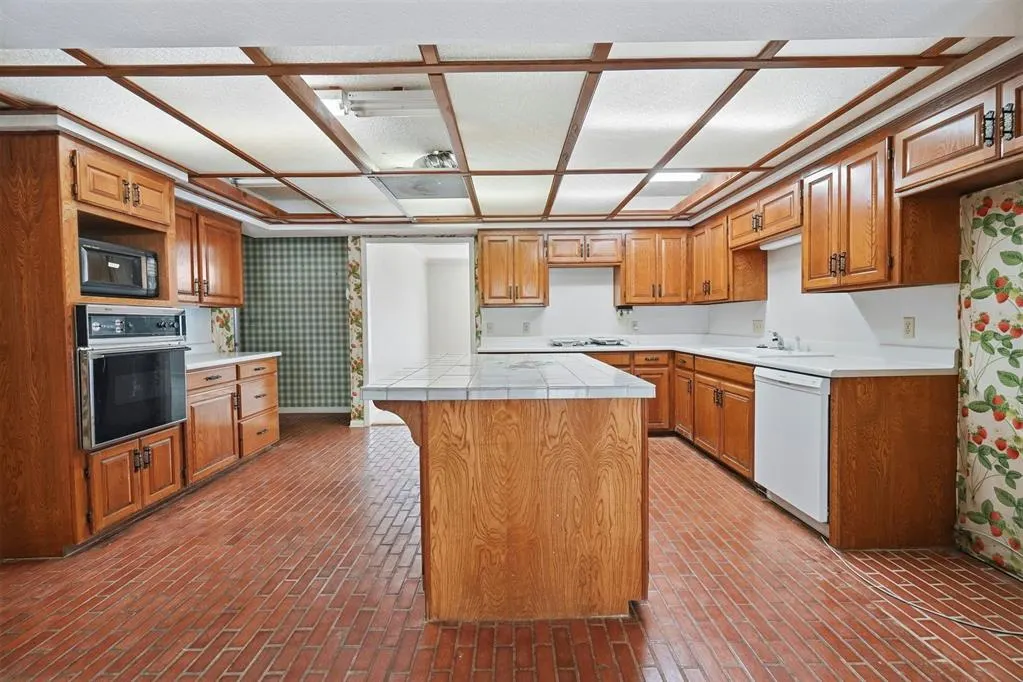 Photo 19 — 525 Lakeside Drive, Altus, OK 73521