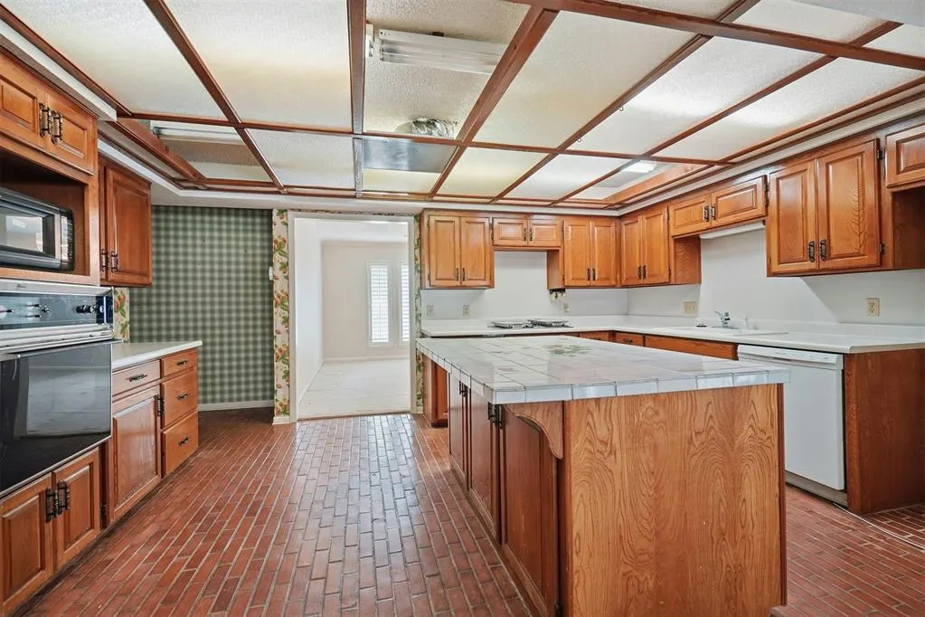 Photo 20 — 525 Lakeside Drive, Altus, OK 73521