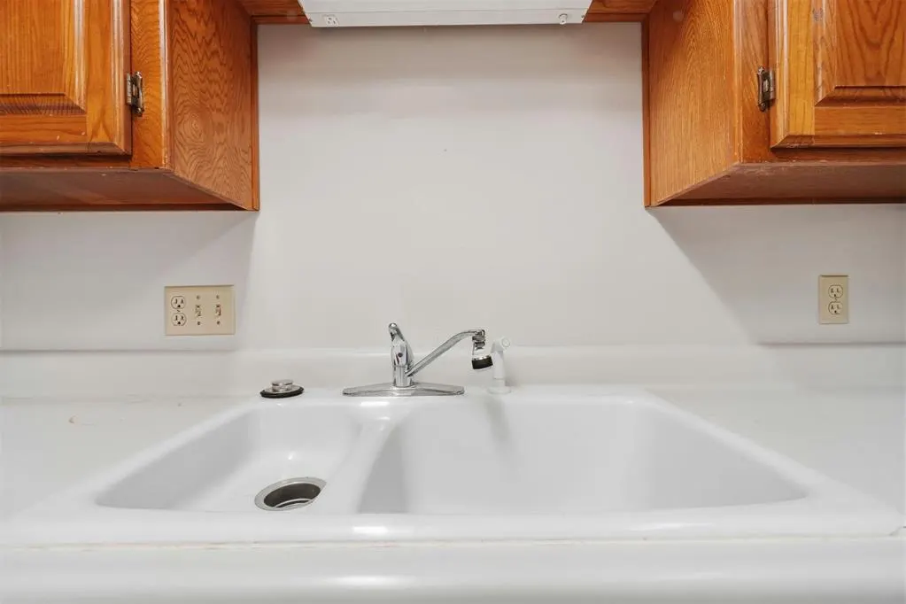 Photo 23 — 525 Lakeside Drive, Altus, OK 73521